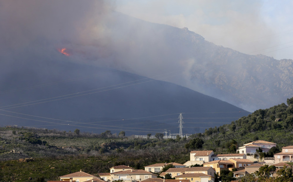 En Corse, un répit dans la lutte contre les incendies avec un vent moins fort