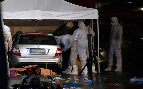 Voiture dans un carnaval: les motivations du conducteur restent floues