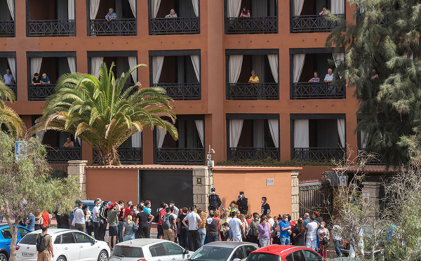 Coronavirus: des centaines de touristes confinés à Tenerife