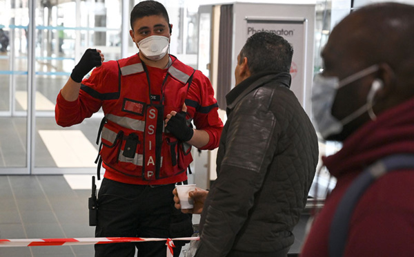 Le coronavirus se diffuse en Europe et Brésil, l'inquiétude aussi