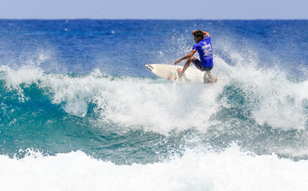 Ariitu, Massin, Tahutini et David s'offrent les quarts au Rangiroa Pro
