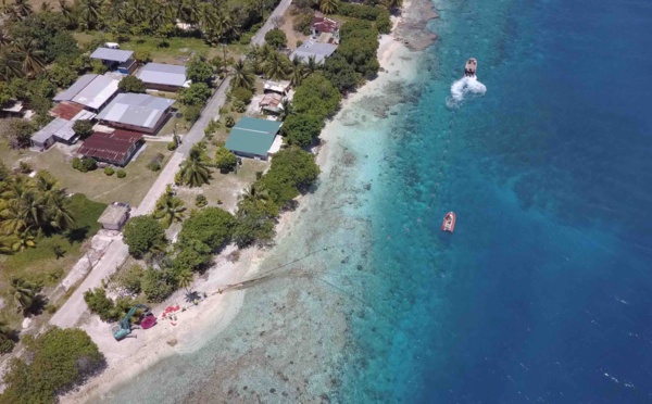 Un câble sous-marin haute tension ‘āpī à Rangiroa