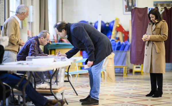 Municipales: une abstention record, incertitudes sur le second tour