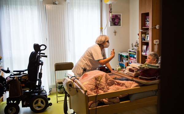 Coronavirus: l'épidémie franchit les portes des Ehpad