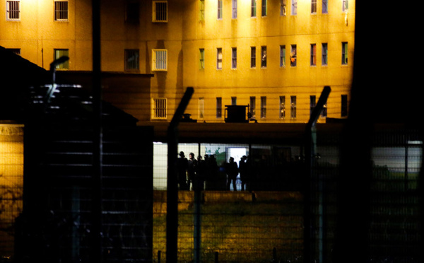 Mutinerie en Corrèze: deux détenus intoxiqués par des fumées, dégâts "importants"