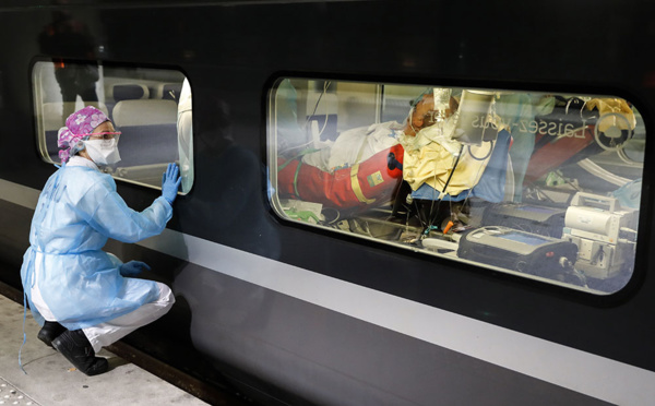 Coronavirus: plus de 4.000 décès à l'hôpital en France, plus de 6.000 patients en réanimation