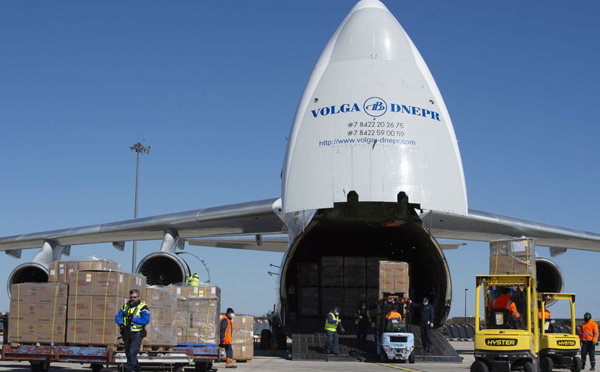 Coronavirus: des masques commandés par la France rachetés "sur le tarmac" par les Américains