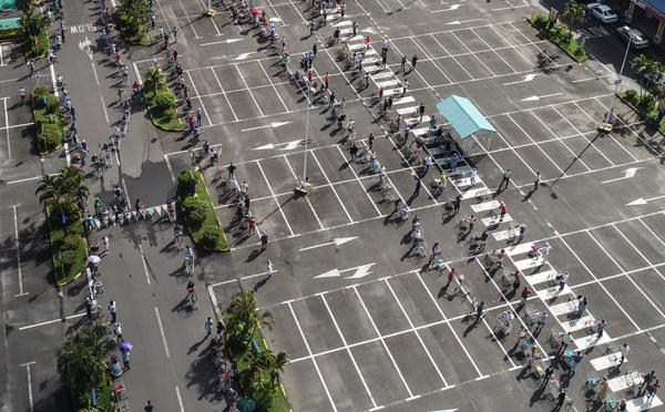 Maurice: ruée sur les supermarchés qui rouvrent après dix jours