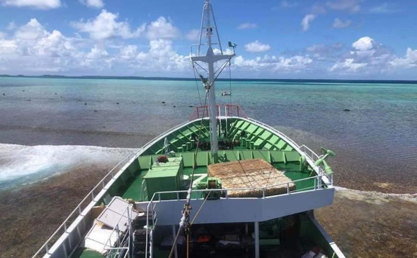 Colère autour du navire chinois échoué à Arutua