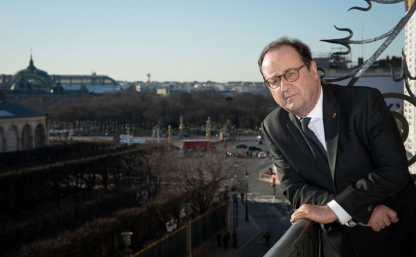 François Hollande salue les personnels des Ehpad après le décès de son père