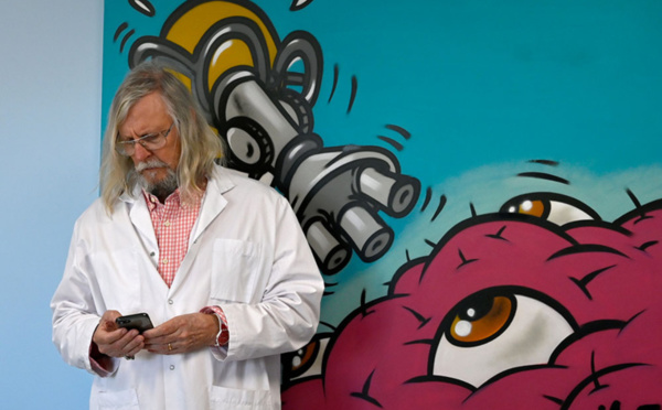 Didier Raoult, le "pêcheur de microbes" à l'assaut du Covid-19