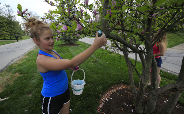 Coronavirus: Pâques sans fidèles, toujours plus de morts