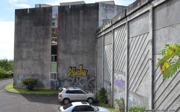 Une femme de 29 ans retrouvée morte au pied du bâtiment des archives