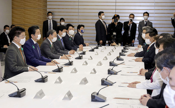 Japon: le Premier ministre étend l'état d'urgence à tout le pays à cause de la pandémie