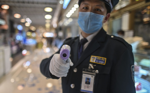 Chine: avec retard, le bilan du virus bondit de 40%
