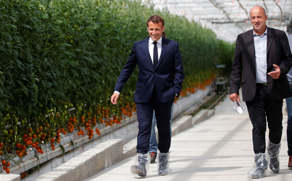 Macron sur le terrain, le gouvernement travaille sur le déconfinement