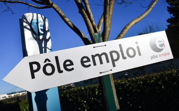 Dix millions de salariés en chômage partiel, afflux encore limité à Pôle emploi