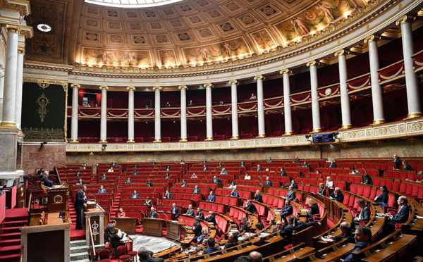 Vers un déconfinement prudent en France, dans la hantise d'une deuxième vague