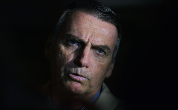 Brésil: Bolsonaro visé par une enquête qui pourrait lui coûter son mandat
