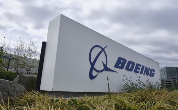 Coronavirus: prises à la gorge, les compagnies aériennes sabrent des milliers d'emplois