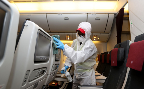 Les compagnies aériennes préviennent que la distanciation à bord ferait grimper le prix des billets