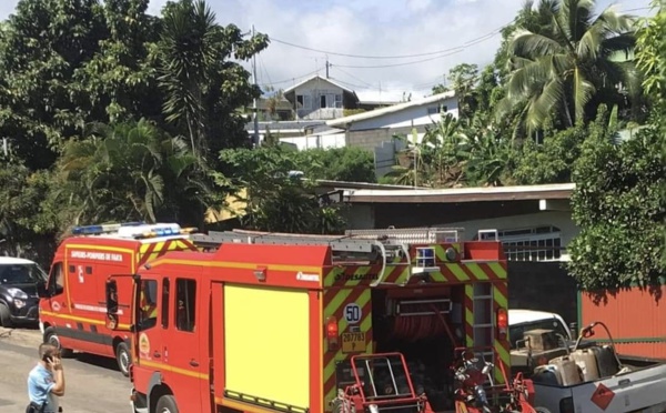 Une maison détruite par les flammes à Pamatai