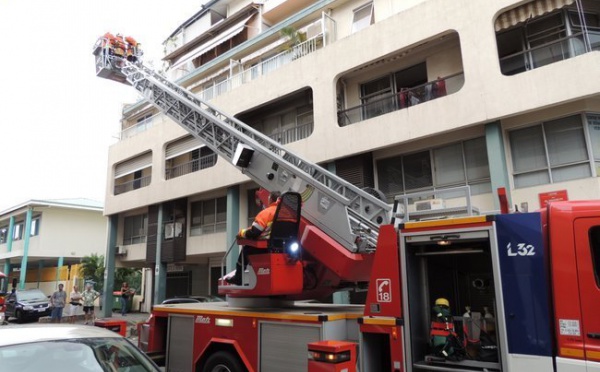 Alerte incendie à Immeuble UEVA, les pompiers mobilisent la grande échelle