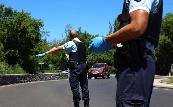 La Réunion : une centaine de voitures brûlées