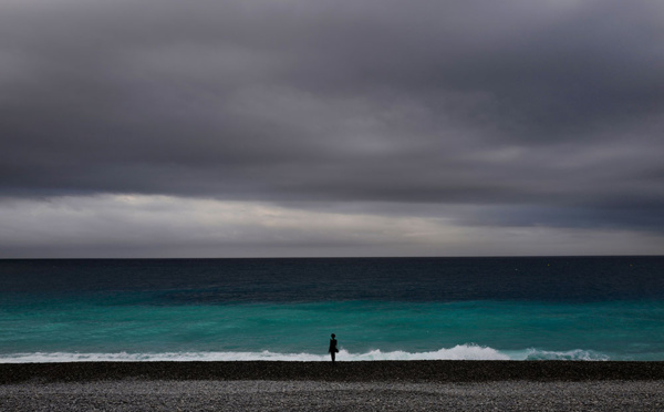Le déconfinement se poursuit avec l'ouverture de plages, la barre des 27.000 morts franchie