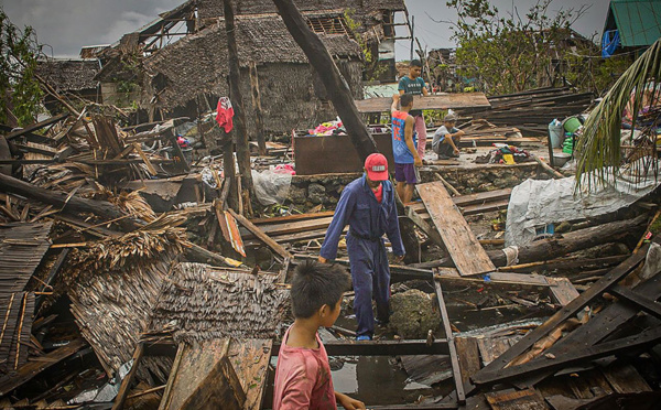 Philippines : un typhon force des dizaines de milliers de personnes à fuir leur maison