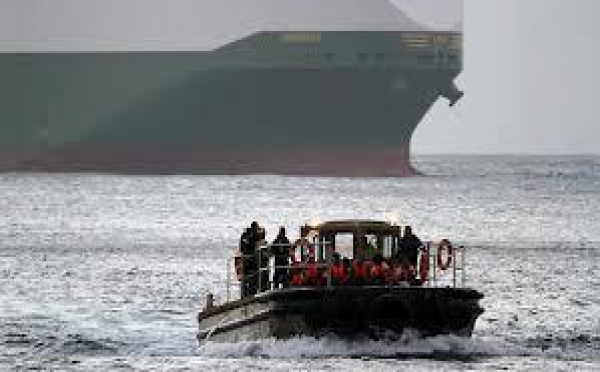 Des migrants "déroutent" un cargo de Singapour vers l'Australie