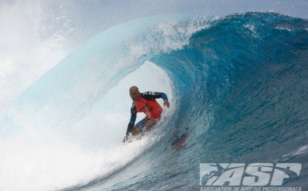 1ère journée de la Billabong Pro: Alain Riou éliminé, Bourez et Flores au repêchage, Kelly Slater vainqueur