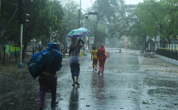 "Un bulldozer": le cyclone Amphan déferle sur l'Inde et le Bangladesh