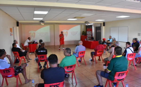 Football : Les clubs contre la reprise des compétitions