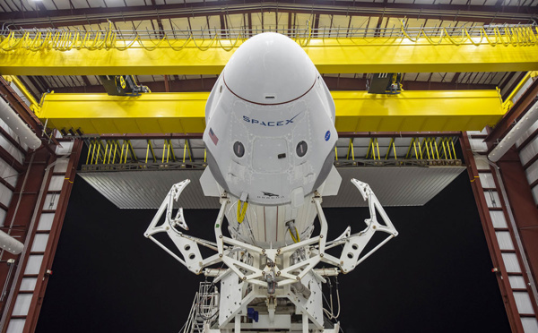 J-1 avant le lancement de deux astronautes par SpaceX