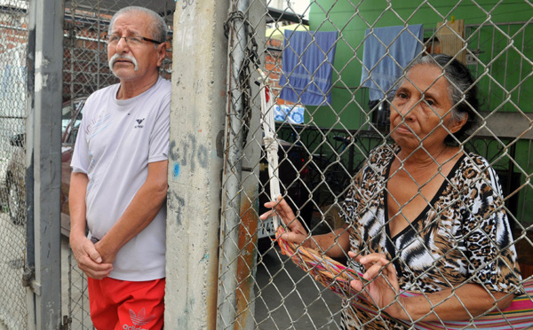 Un quartier des morts déprimé par la pandémie en Equateur