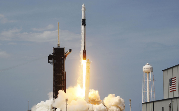 SpaceX a lancé deux astronautes dans l'espace, une première historique