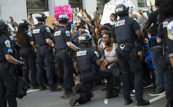 Trump menace de déployer l'armée si les violences continuent