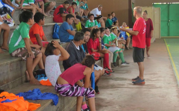 Du foot au collège de Afareaitu
