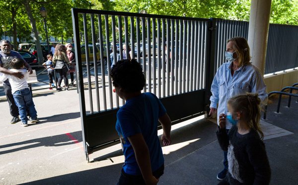 Retour à l'école: Blanquer coincé par la rigueur du protocole sanitaire