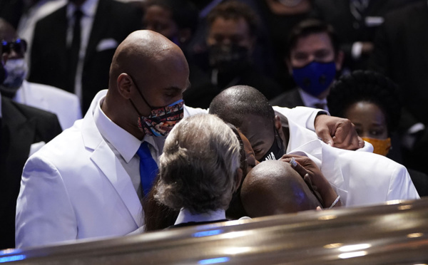 L'Amérique enterre George Floyd, érigé en martyr des violences policières et racistes