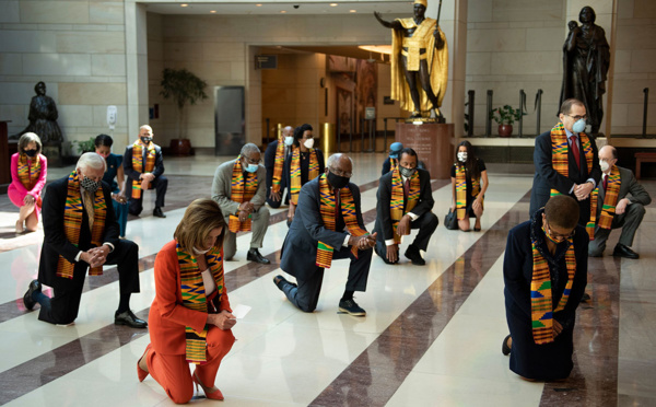 George Floyd: les démocrates s'agenouillent et promettent de réformer la police