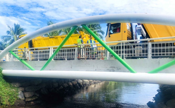 Teahupoo : le pont de Urihee passe le dernier test
