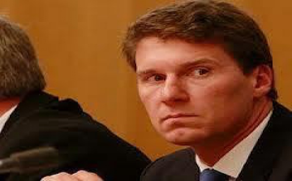 Australie: un député lie mariage homosexuel, polygamie et zoophilie