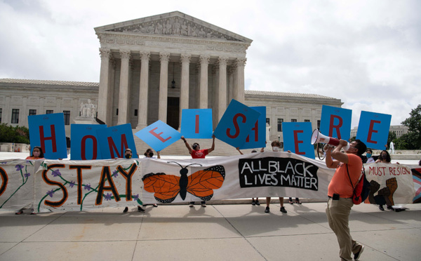 La Cour suprême américaine valide le statut de 700.000 jeunes migrants, un revers pour Trump