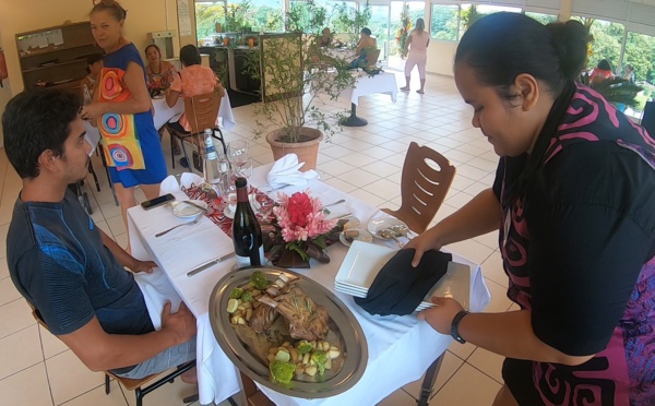 Les serveurs stagiaires de Faaroa éva-lués