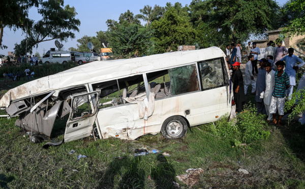 Pakistan: un train percute un minibus, au moins 22 morts