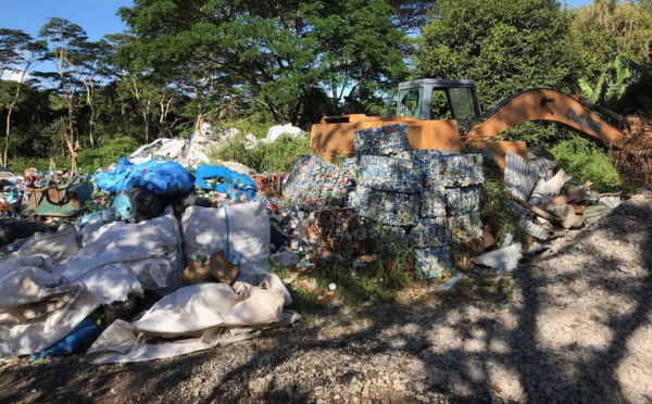 Déchetterie sauvage à Mangareva