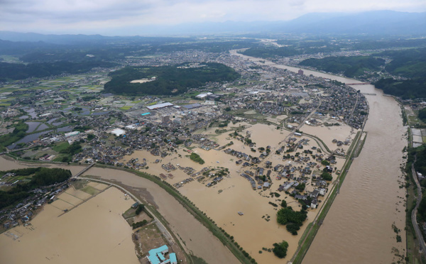 Inondations meurtrières au Japon: les secours retardés, le bilan humain s'alourdit