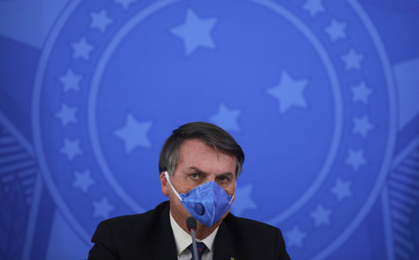 Brésil: le président Bolsonaro annonce être contaminé par le coronavirus